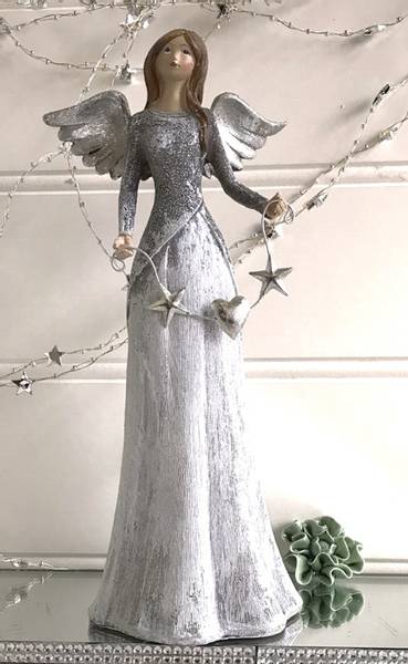 Englefigur Nadja, medium, med sølv vinger og sølvkjole.