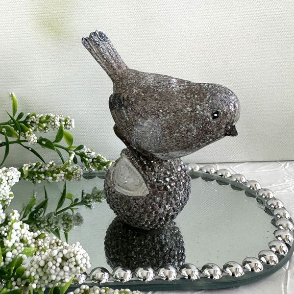 Bordpynt, Fugl på åpen nøtt, med litt glitter.